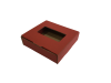 Színes kis méretű önzáró, ablakos (fólia nélkül) tároló doboz (85x82x23 mm) Színes kis méretű, önzáródó, ablakos, hullámkarton tároló doboz felnyitható tetővel

Felhasználás: 
Kisméretű tárgyak tárolására alkalmas kisméretű önzáródó hullámkarton tároló doboz.

Méret: 85 x 82 x 23 mm - ablakos (fólia nélkül) hullámkarton tároló doboz
Kivitel: Fefco 0421

Anyag: mikrohullám karton papír
Színek: bordó, fekete, kék, zöld